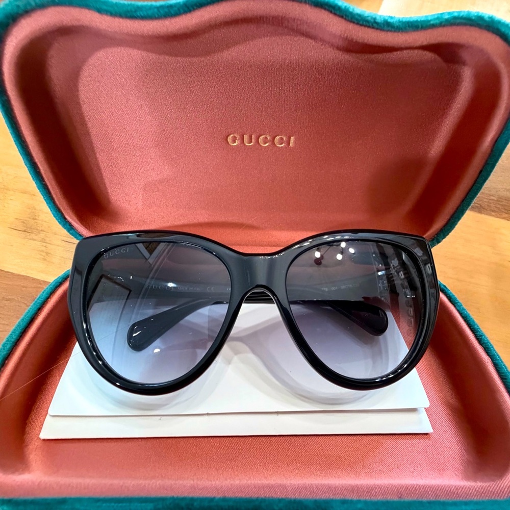 Authentic Gucci Designer Sunglasses with Case